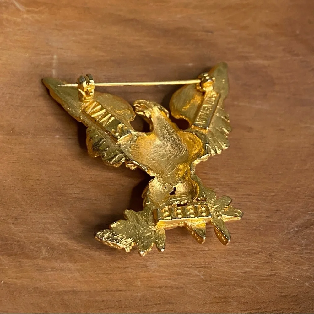 Vintage Van S Authentic 2838 Gold Cast Spread Wings Eagle Brooch